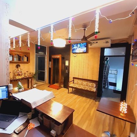 Homestay Ac Dormitory New Delhi Bagian luar foto