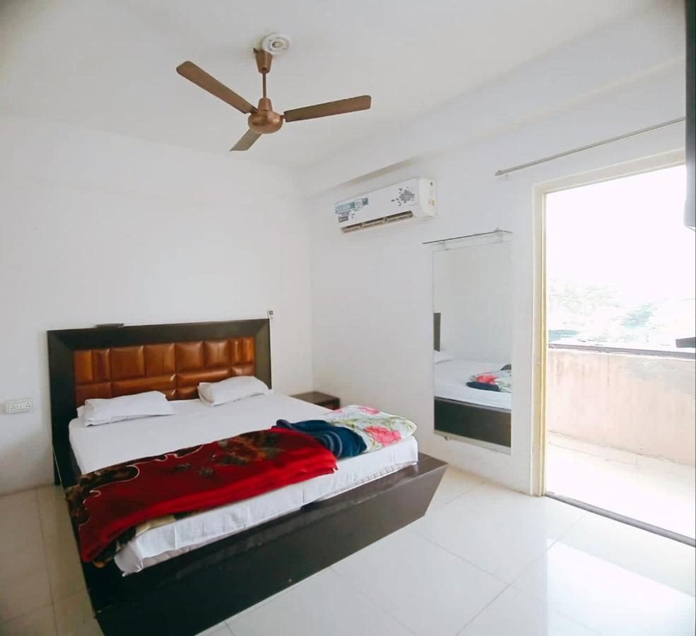 Homestay Ac Dormitory New Delhi Bagian luar foto