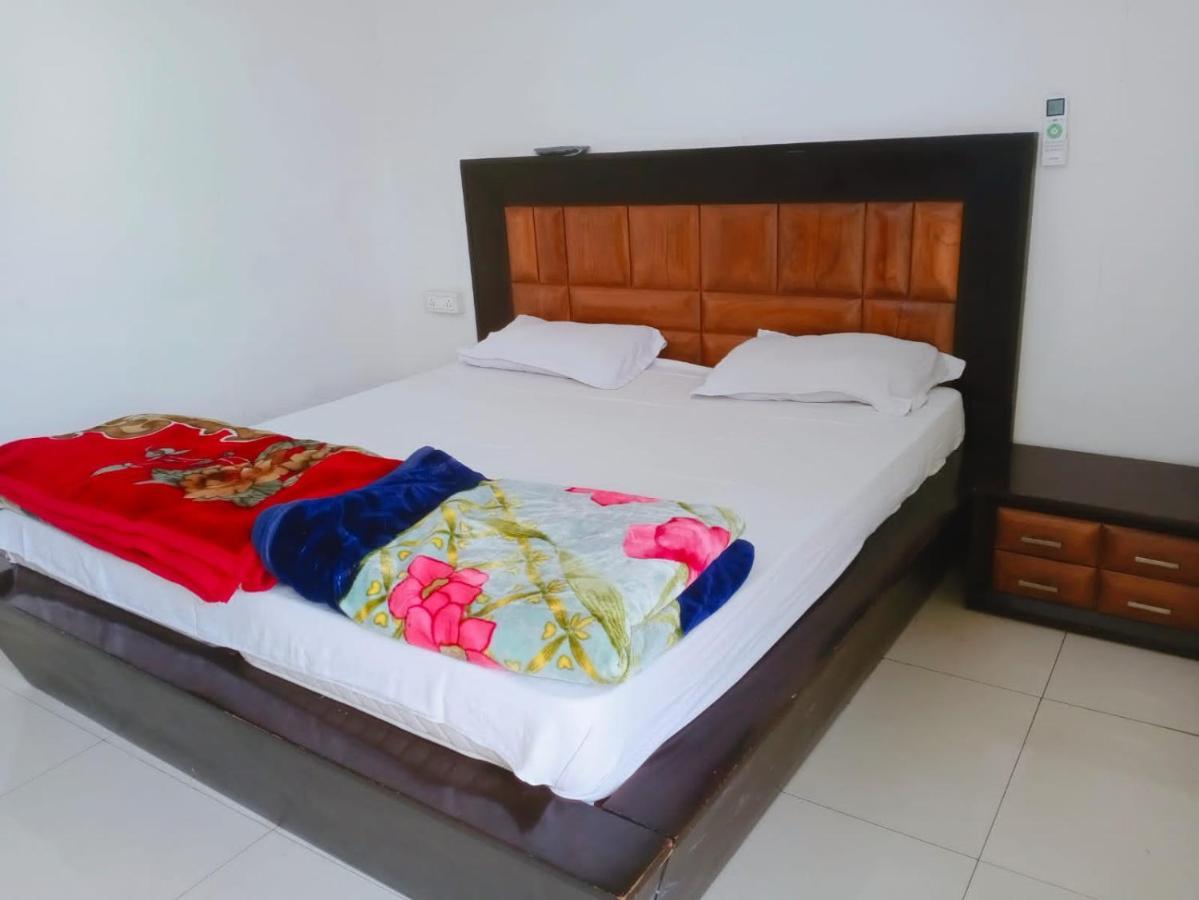 Homestay Ac Dormitory New Delhi Bagian luar foto
