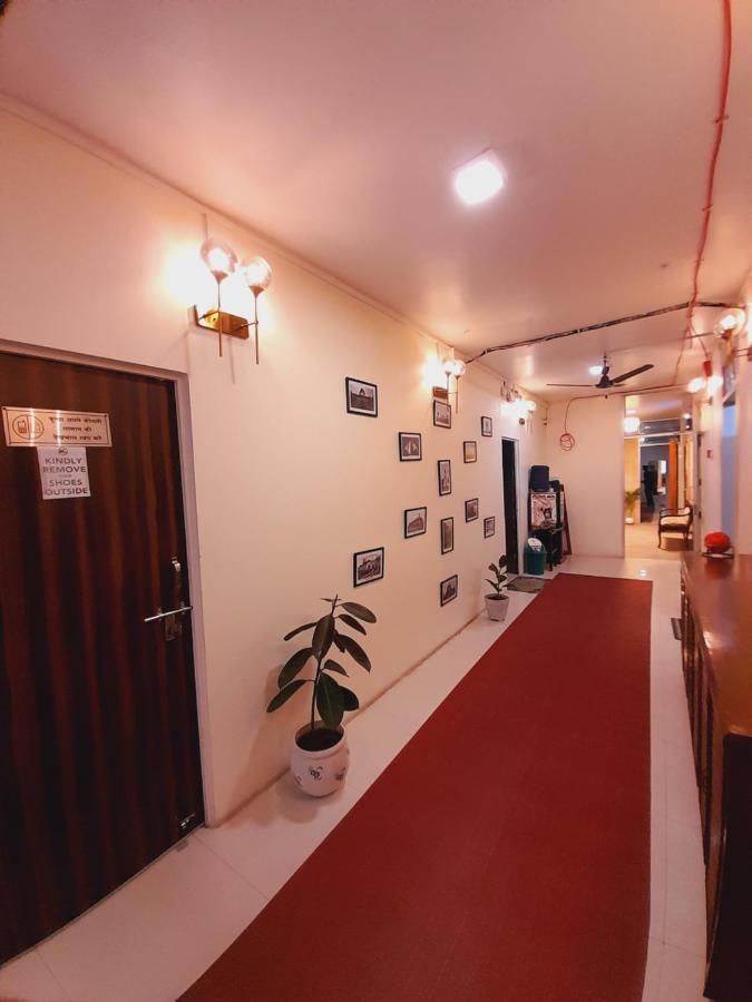 Homestay Ac Dormitory New Delhi Bagian luar foto