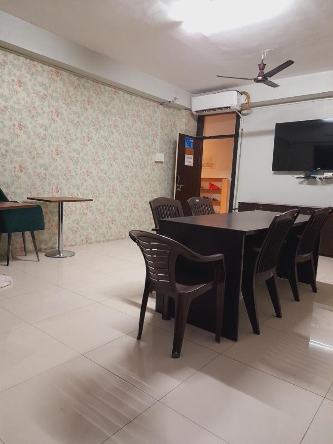 Homestay Ac Dormitory New Delhi Bagian luar foto