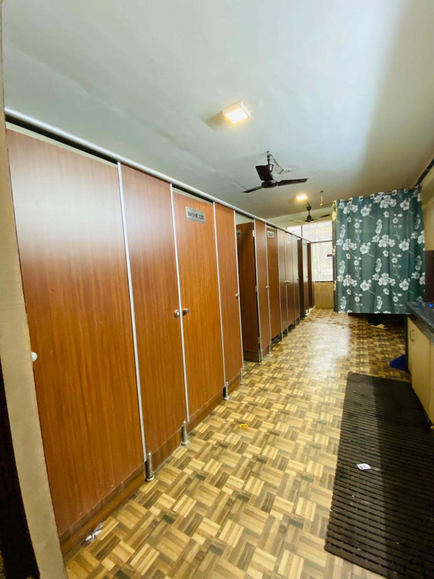 Homestay Ac Dormitory New Delhi Bagian luar foto