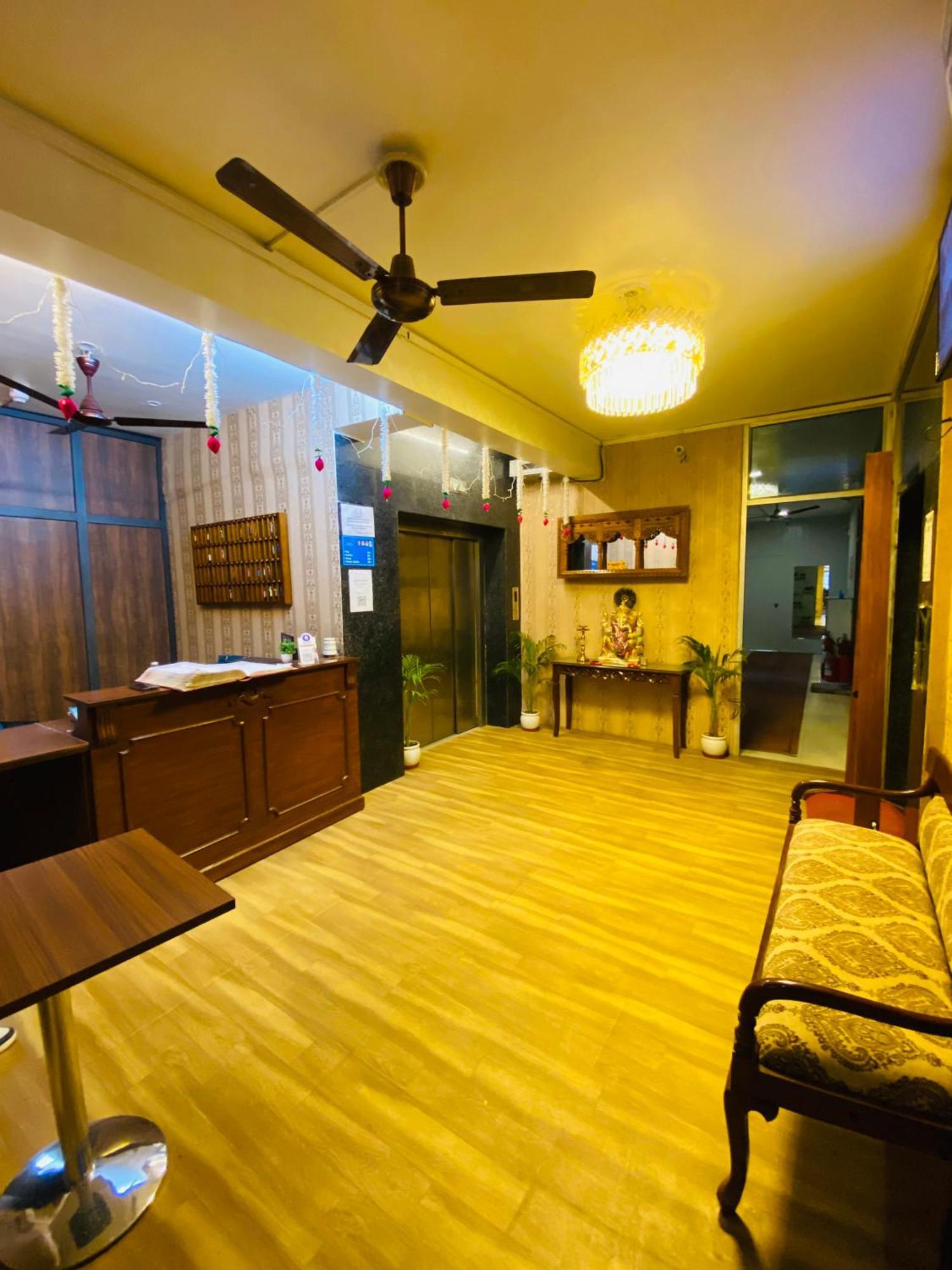 Homestay Ac Dormitory New Delhi Bagian luar foto