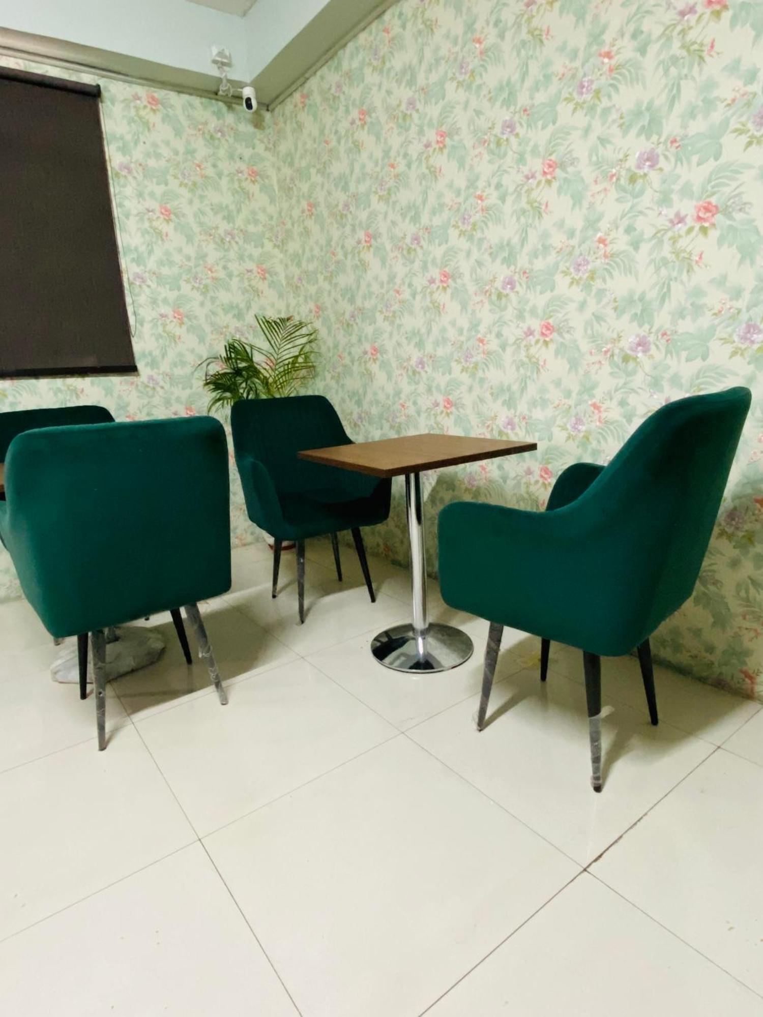 Homestay Ac Dormitory New Delhi Bagian luar foto