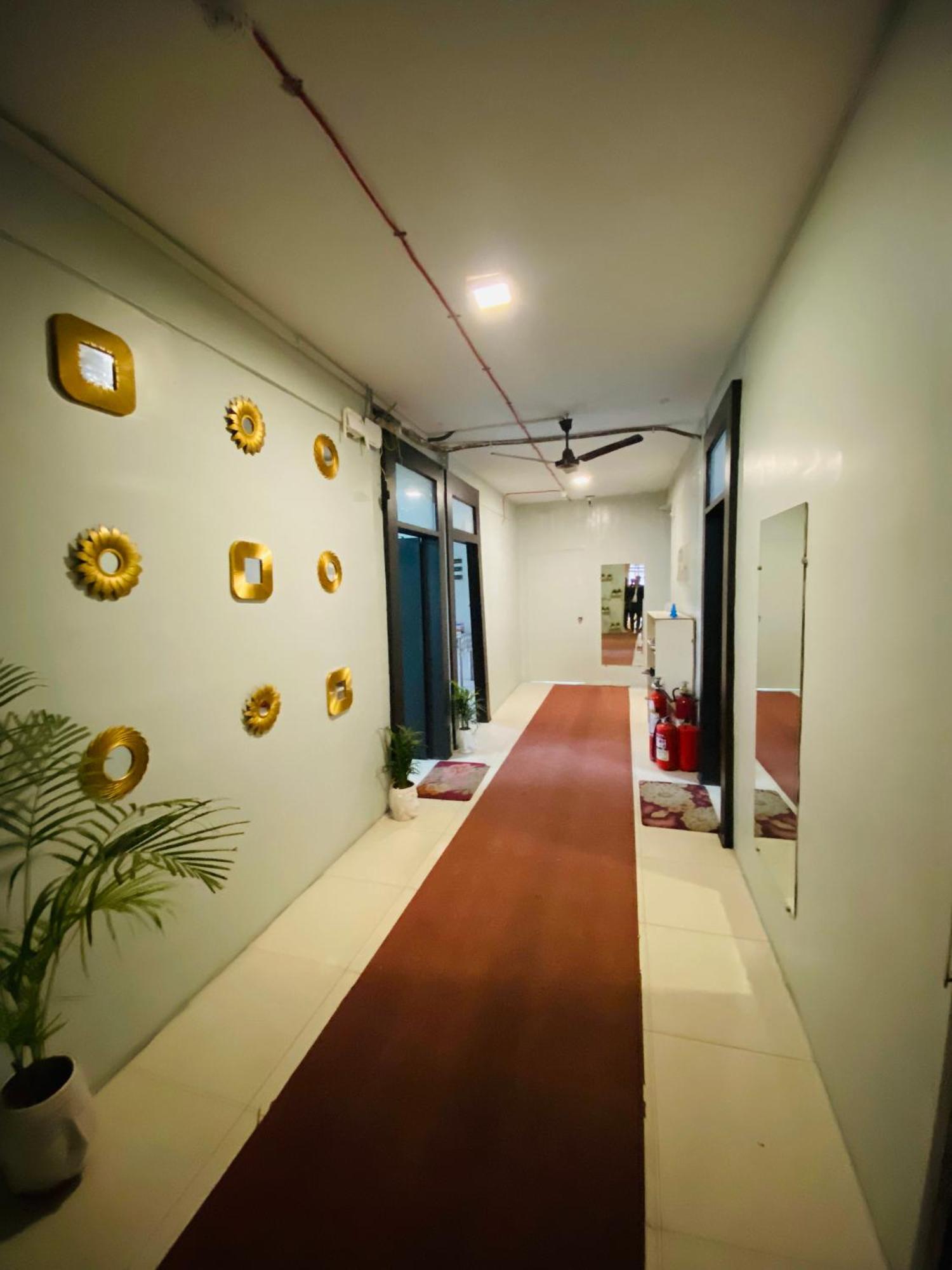 Homestay Ac Dormitory New Delhi Bagian luar foto
