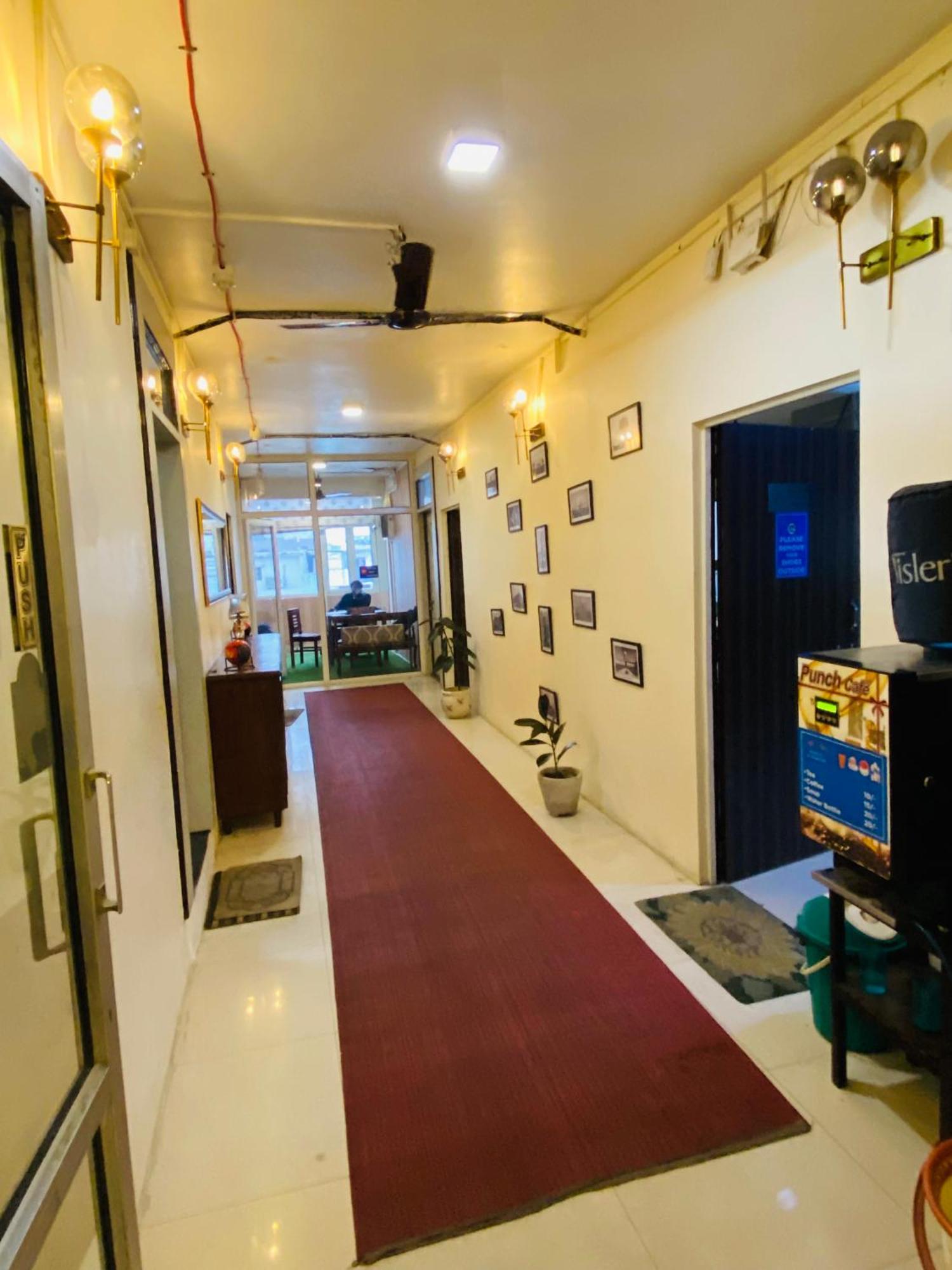 Homestay Ac Dormitory New Delhi Bagian luar foto