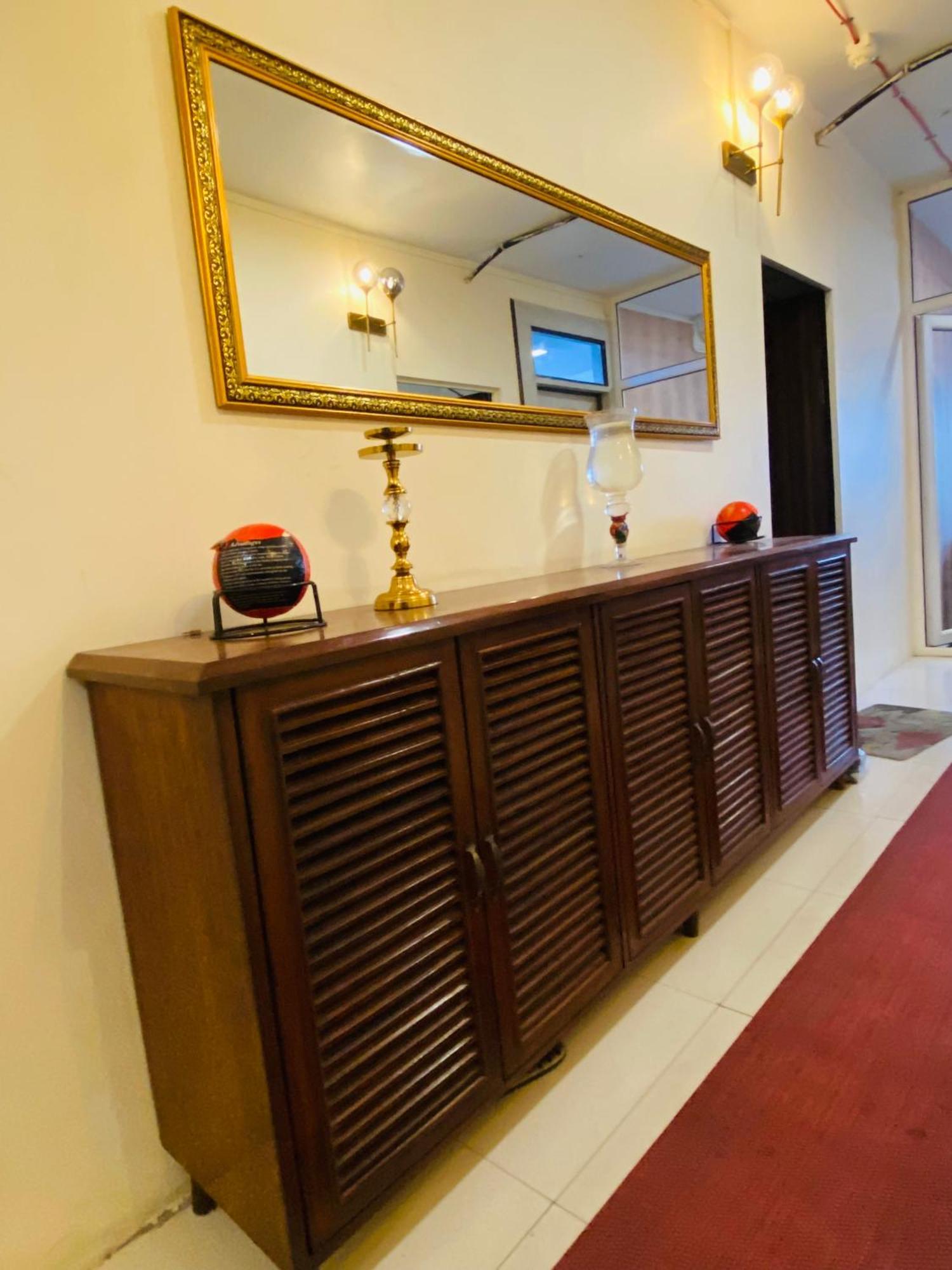 Homestay Ac Dormitory New Delhi Bagian luar foto