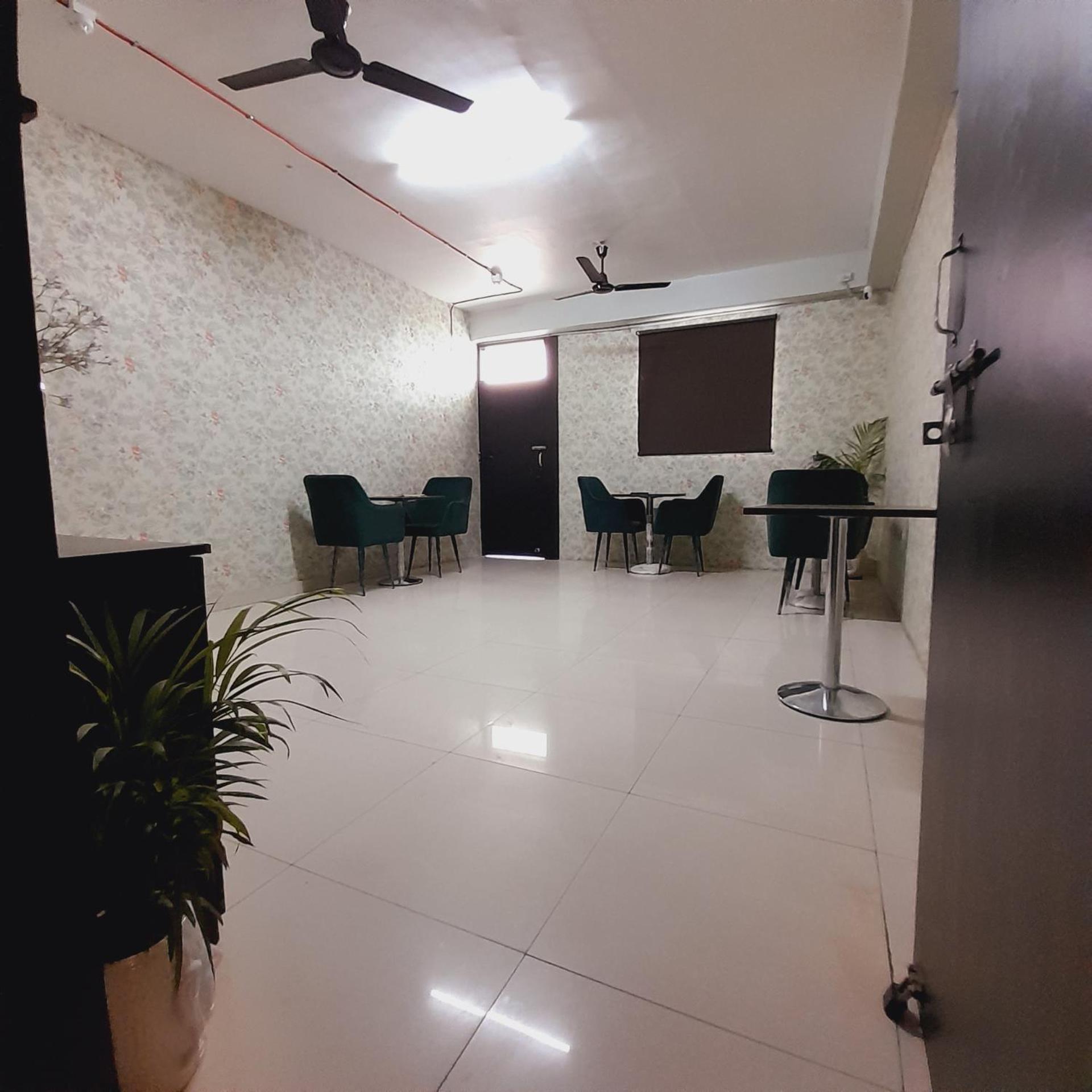 Homestay Ac Dormitory New Delhi Bagian luar foto