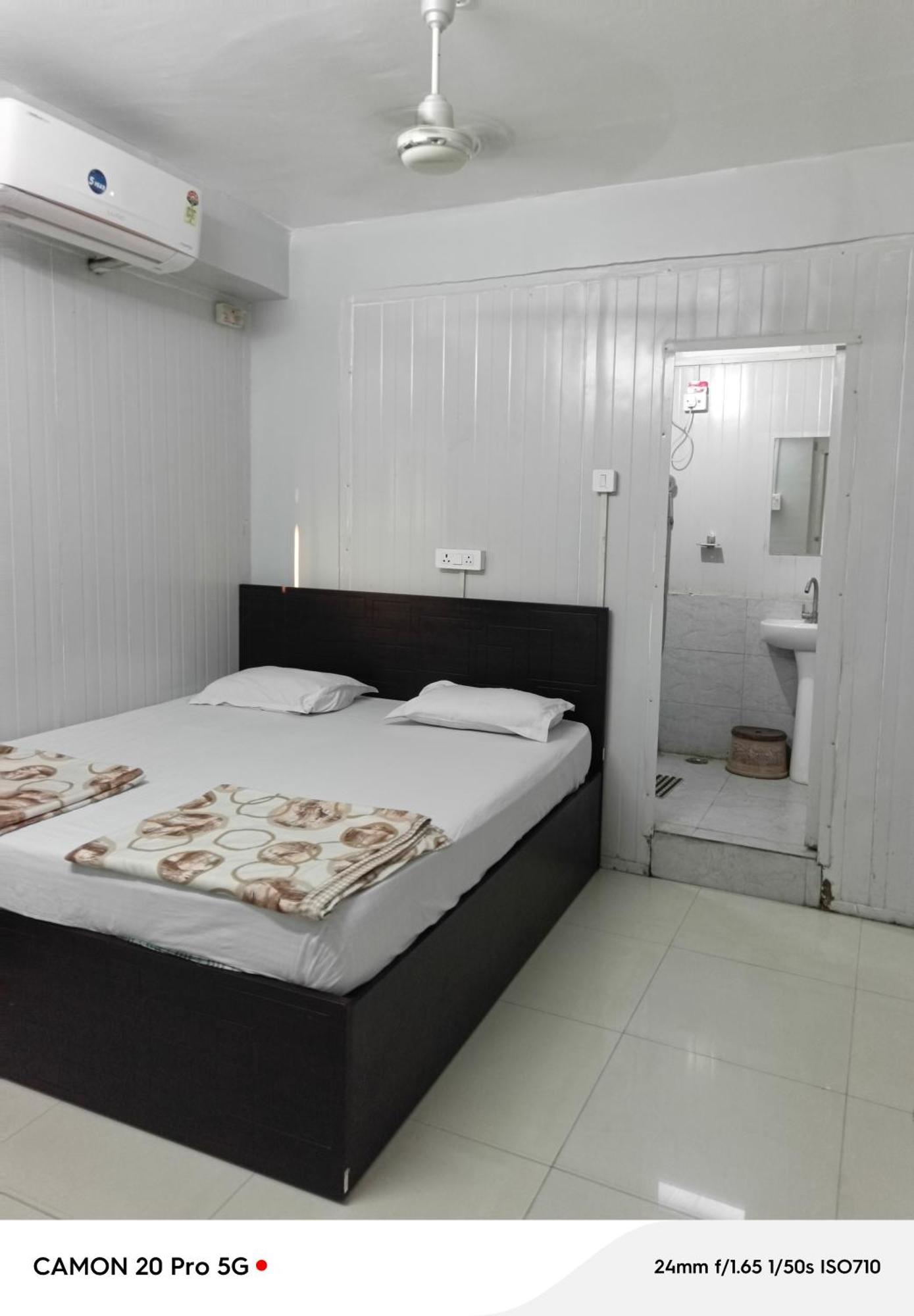 Homestay Ac Dormitory New Delhi Bagian luar foto