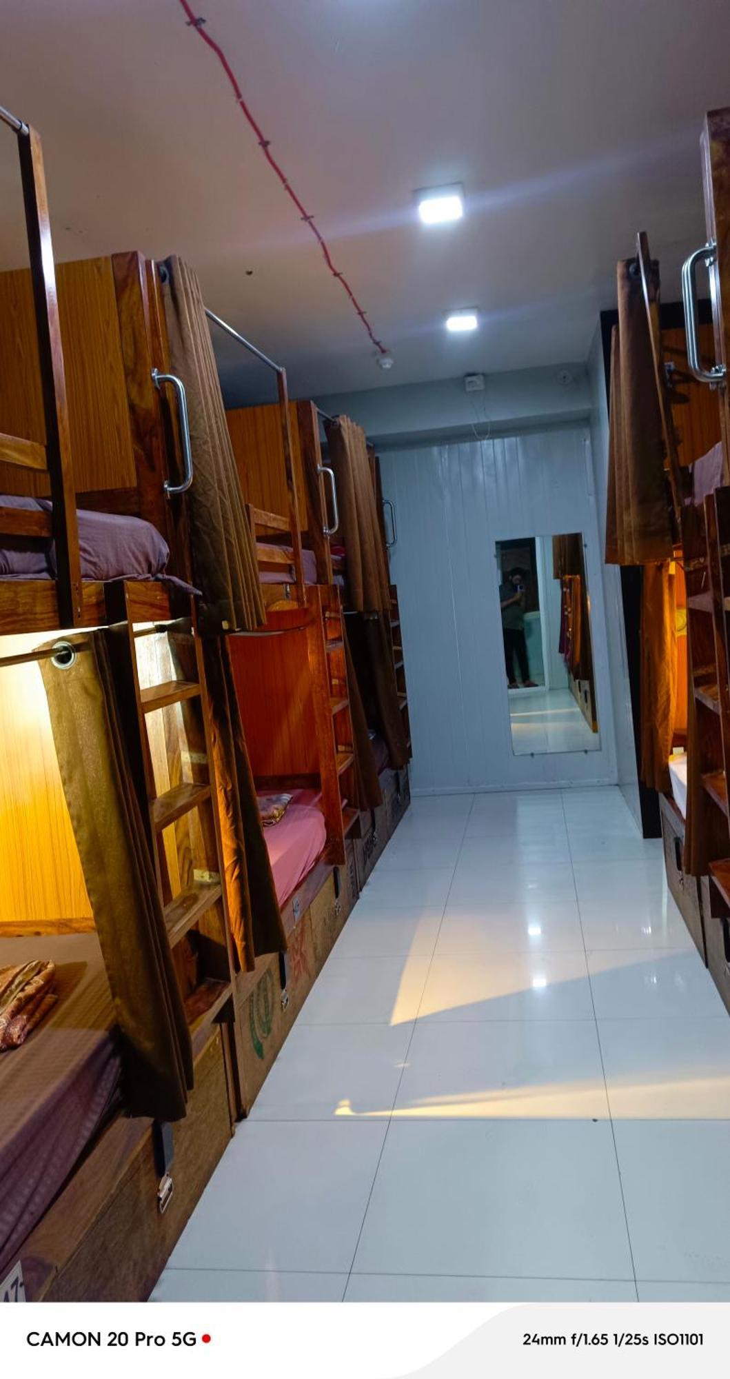 Homestay Ac Dormitory New Delhi Bagian luar foto