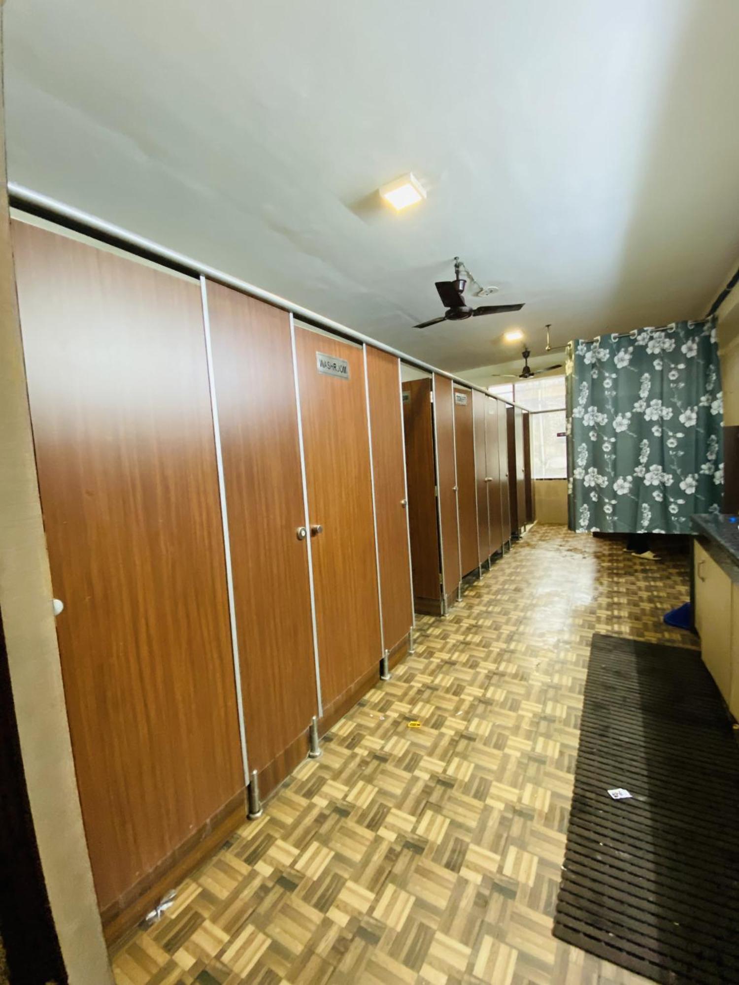 Homestay Ac Dormitory New Delhi Bagian luar foto
