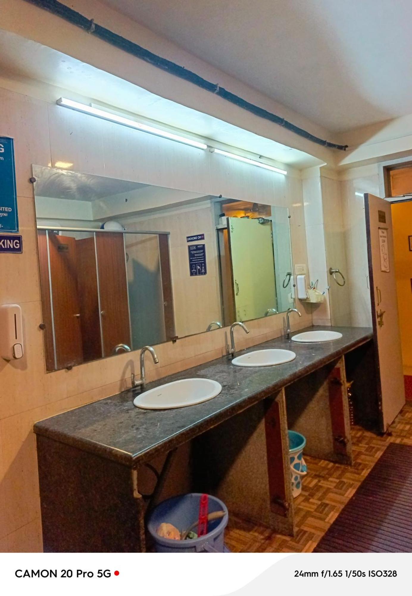 Homestay Ac Dormitory New Delhi Bagian luar foto