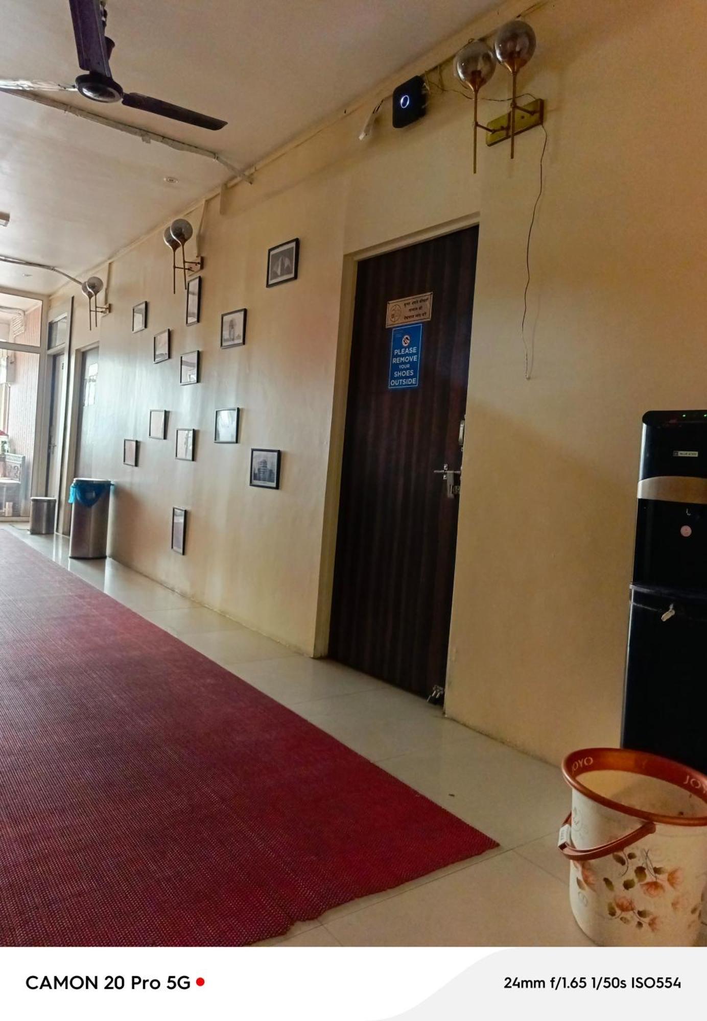 Homestay Ac Dormitory New Delhi Bagian luar foto