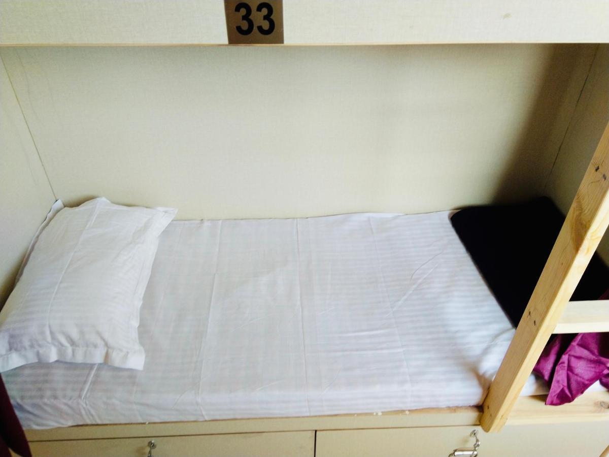Homestay Ac Dormitory New Delhi Bagian luar foto