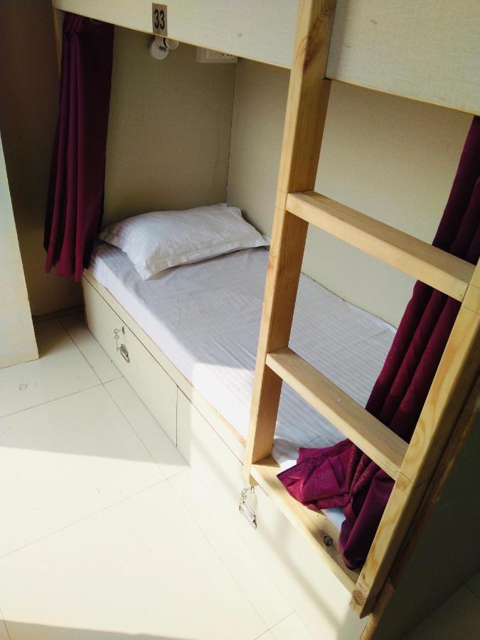 Homestay Ac Dormitory New Delhi Bagian luar foto